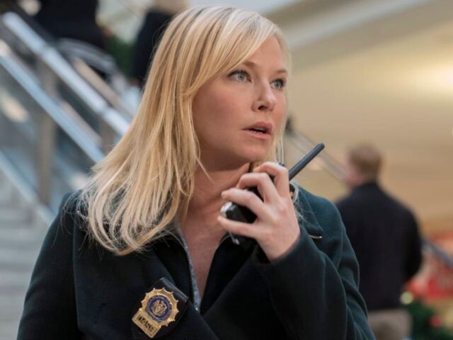 Kelli Giddish em cena da série Law & Order: SVU Kelli Giddish em cena da série Law & Order: SVU