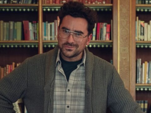 Dan Levy em imagem da 4ª temporada de Sex Education