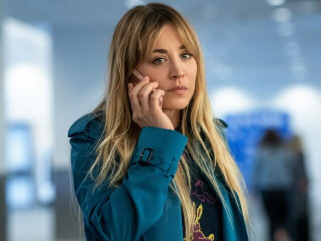 Kaley Cuoco na 2ª temporada de The Flight Attendant Kaley Cuoco na 2ª temporada de The Flight Attendant