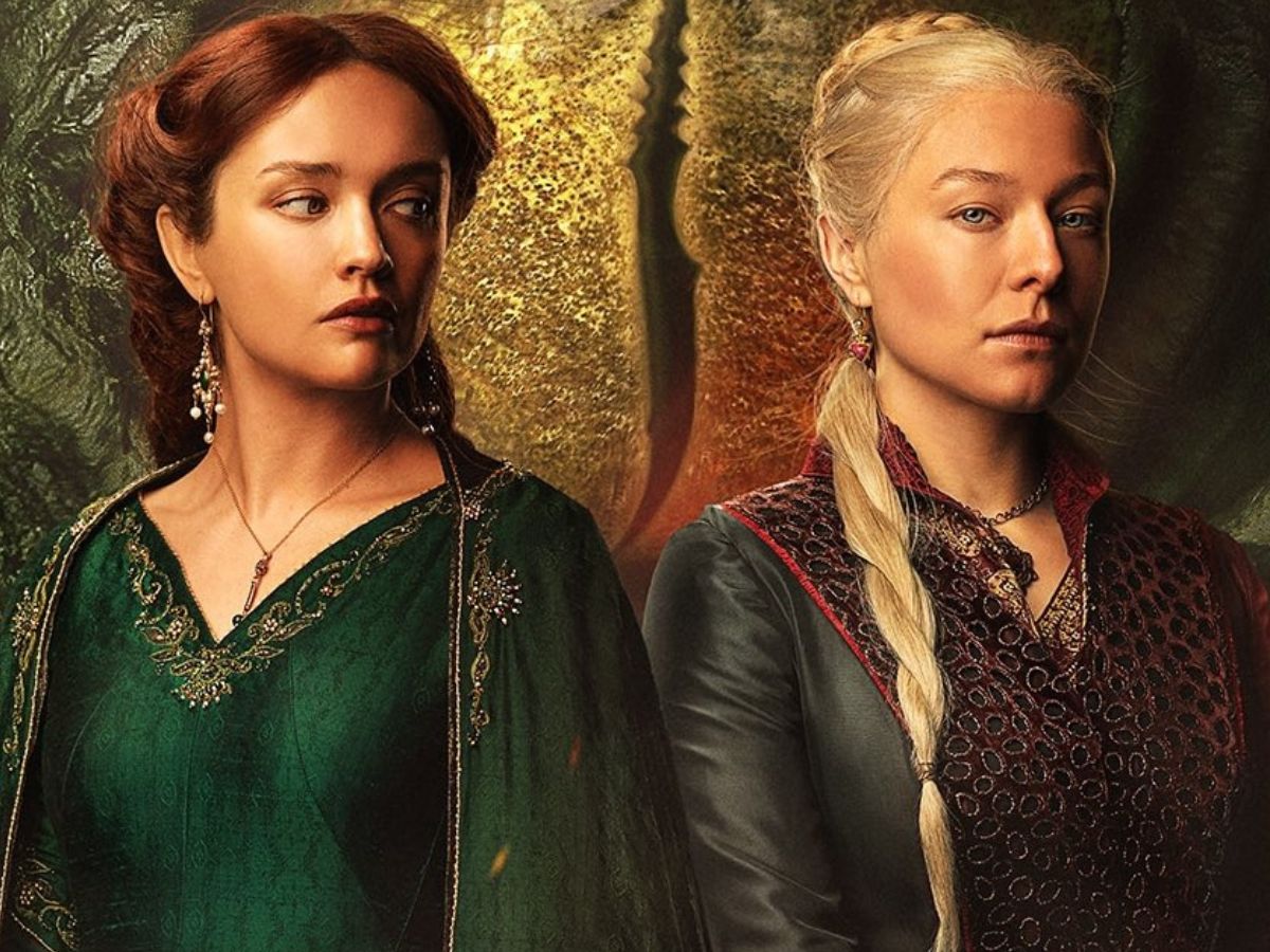 Olivia Cooke (à esq.) com Emma D'Arcy em cartaz de A Casa do Dragão