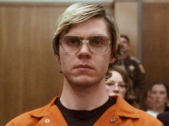 Evan Peters é o serial killer Jeffrey Dahmer em nova série da Netflix