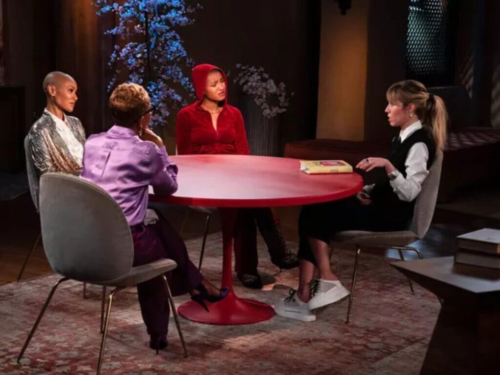 Jennette McCurdy (à dir) no talk show Red Table Talk