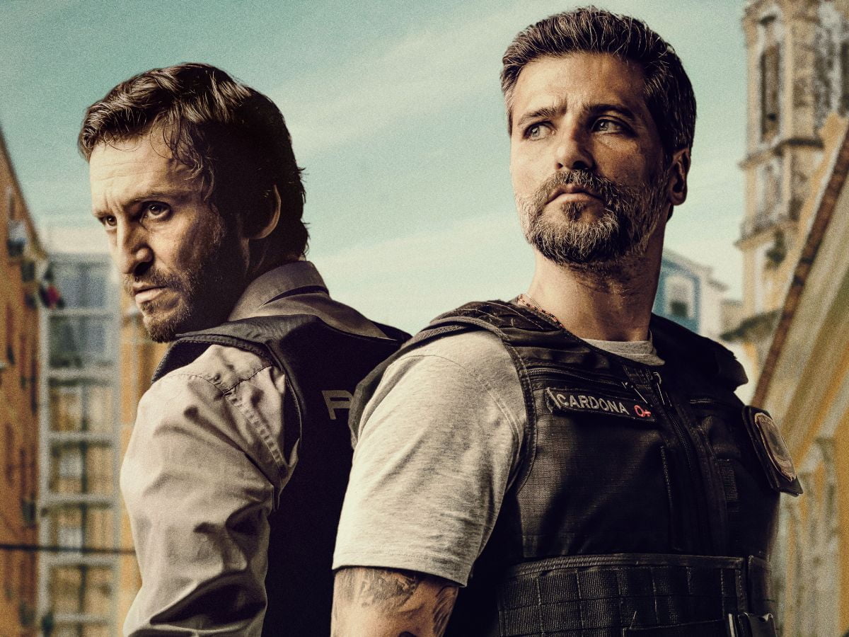 Raúl Arévalo (à esq.) e Bruno Gagliasso em cartaz de Santo