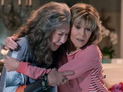 Lily Tomlin (à esq.) com Jane Fonda em Grace and Frankie, comédia da Netflix