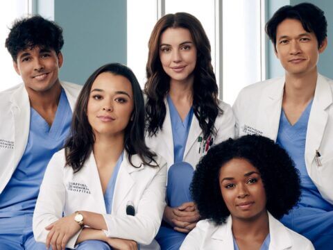 Da esq. para dir.: Niko Terho, Midori Francis, Adelaide Kane, Alexis Floyd e Harry Shum Jr. em Grey's Anatomy Da esq. para dir.: Niko Terho, Midori Francis, Adelaide Kane, Alexis Floyd e Harry Shum Jr. em Grey's Anatomy