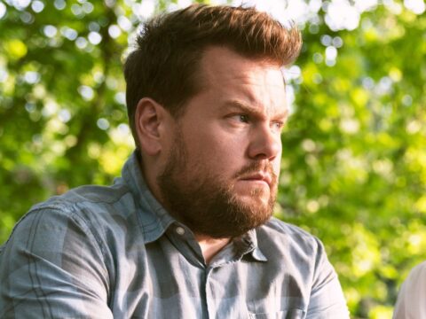 James Corden em cena da comédia Vida de Casal