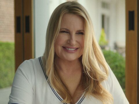 Jennifer Coolidge em Bem-Vindos à Vizinhança Jennifer Coolidge em Bem-Vindos à Vizinhança