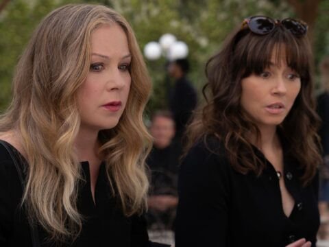 Christina Applegate (à esq.) e Linda Cardellini em Disque Amiga Para Matar Christina Applegate (à esq.) e Linda Cardellini em Disque Amiga Para Matar