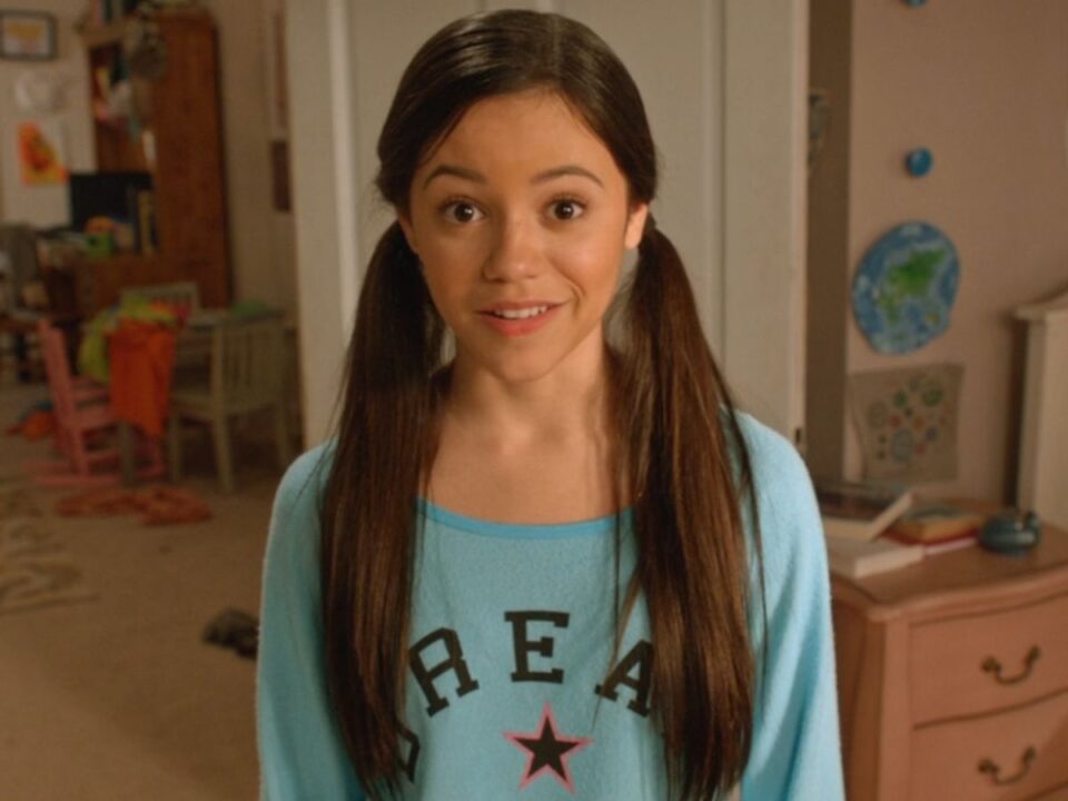 Disney+ tira casquinha da Netflix ao promover série teen de Jenna Ortega