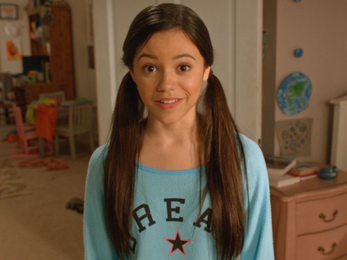 Jenna Ortega em episódio de A Irmã do Meio