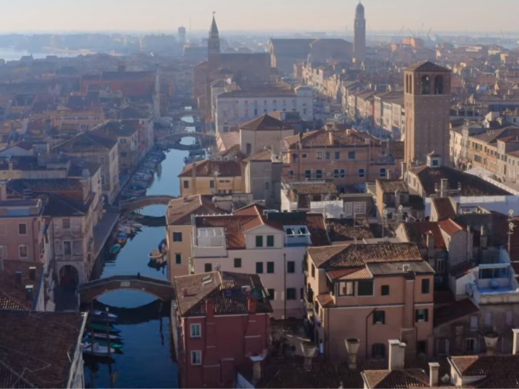 De Veneza a Sicília: paisagensda Itália embelezaram as séries em 2022