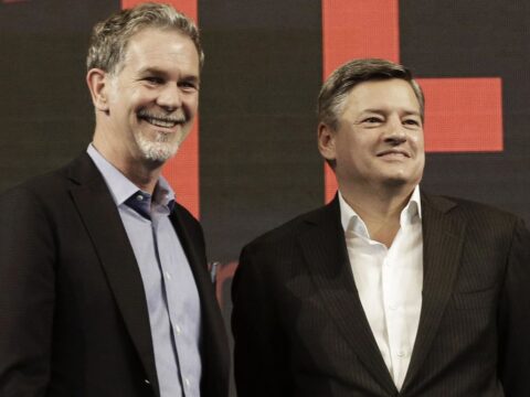 Reed Hastings (à esq.) e Ted Sarandos, os principais executivos da Netflix Reed Hastings (à esq.) e Ted Sarandos, os principais executivos da Netflix