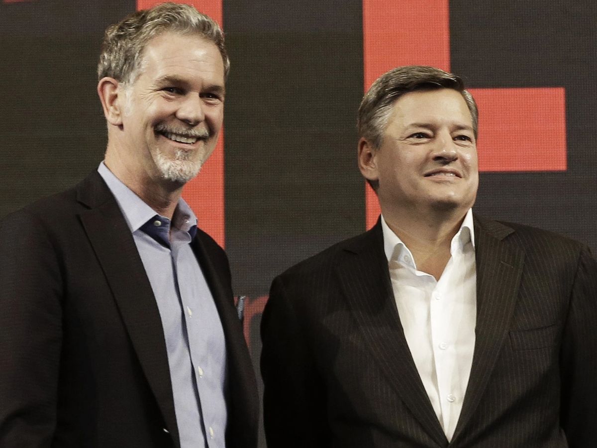 Reed Hastings (à esq.) e Ted Sarandos, os principais executivos da Netflix