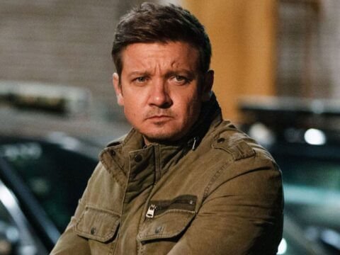 Jeremy Renner em cena de O Dono de Kingstown