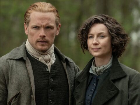 Sam Heughan com Caitríona Balfe em cena de Outlander Sam Heughan com Caitríona Balfe em cena de Outlander