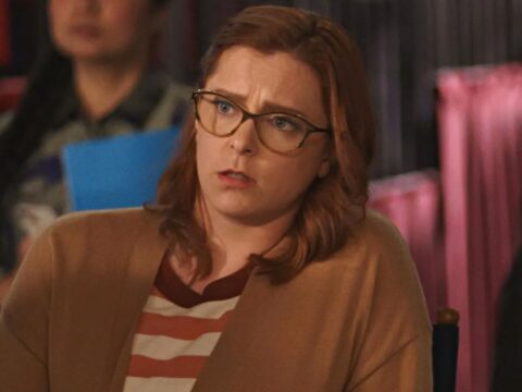Rachel Bloom em cena da comédia Reboot Rachel Bloom em cena da comédia Reboot
