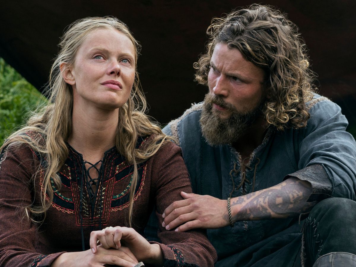 Frida Gustavsson e Leo Suter na 2ª temporada de Vikings: Valhalla