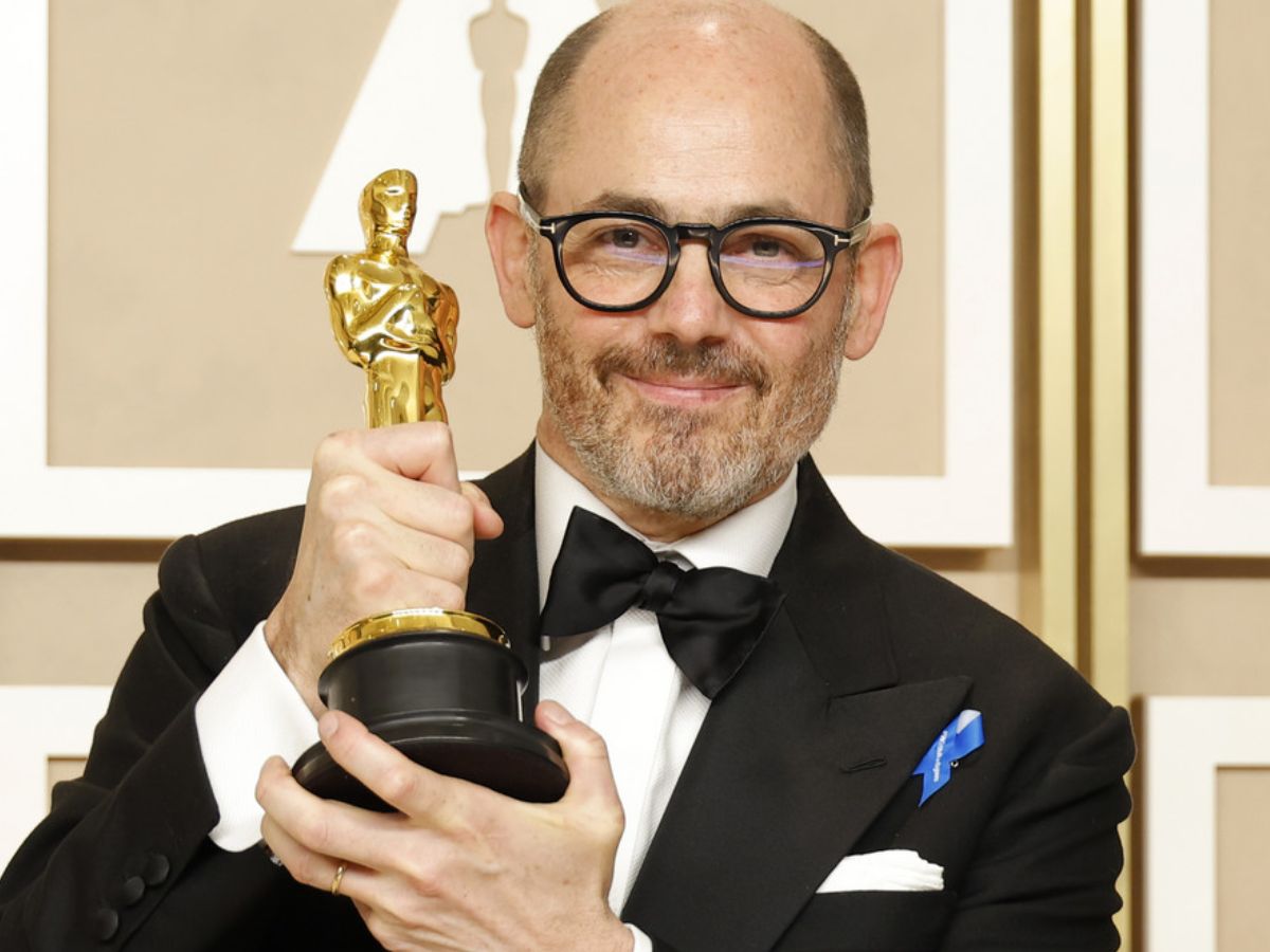 Edward Berger com estatueta ganha no Oscar de 2023