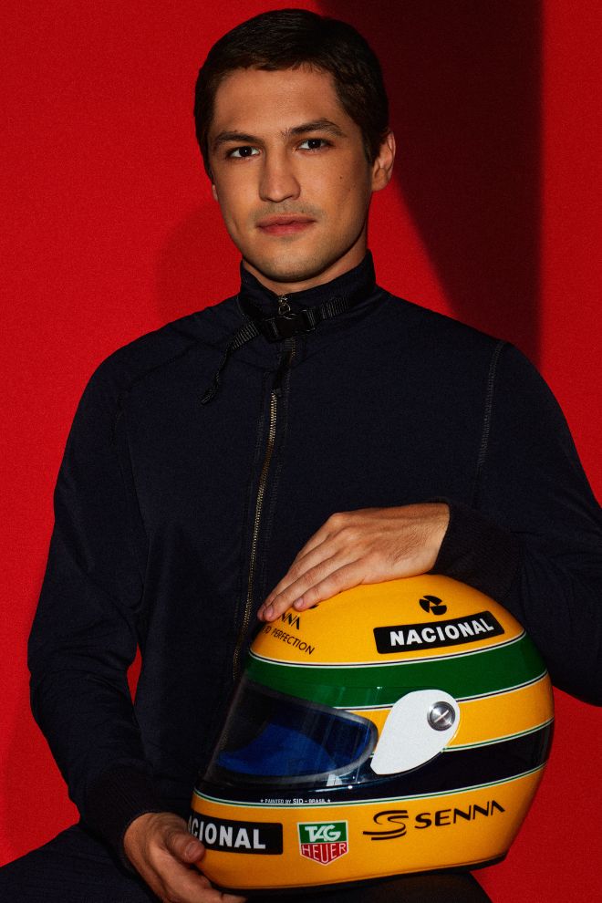 Gabriel Leone em foto promocional de Senna