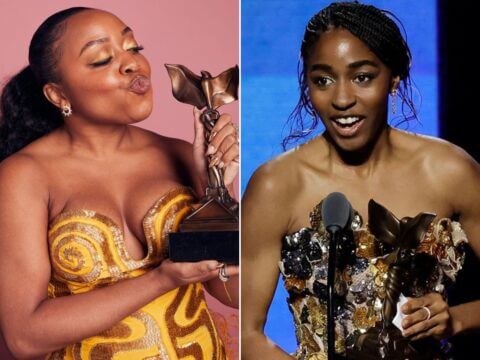 Quinta Brunson (à esq.) e Ayo Edebiri com troféus do Independent Spirit Awards Quinta Brunson (à esq.) e Ayo Edebiri com troféus do Independent Spirit Awards