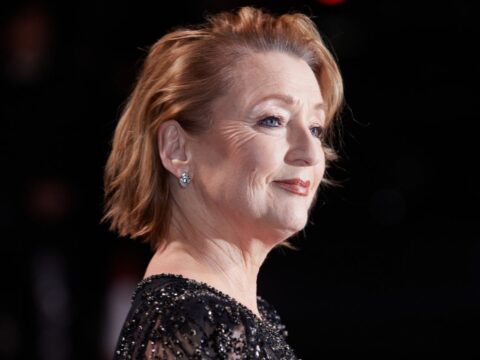 Lesley Manville durante evento de The Crown