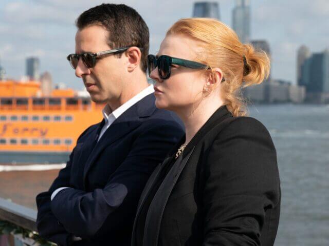 Jeremy Strong com Sarah Snook na 4ª temporada de Succession