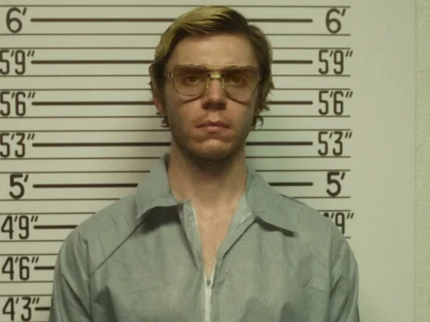 Evan Peters na minissérie Dahmer: Um Canibal Americano Evan Peters na minissérie Dahmer: Um Canibal Americano