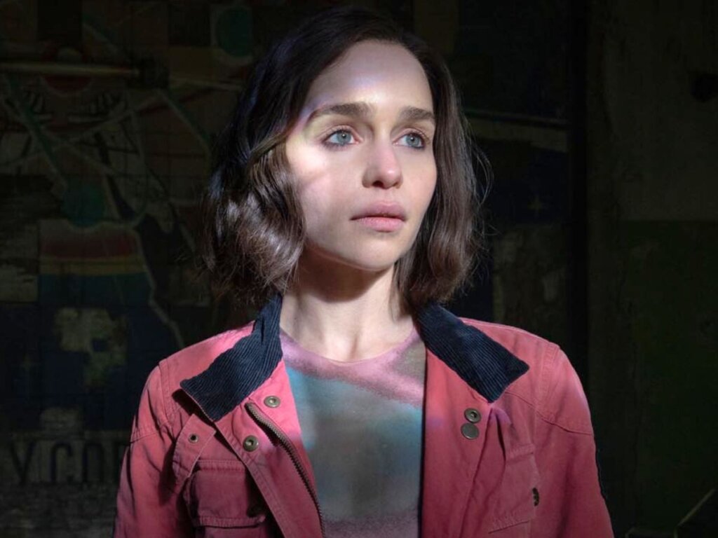 Emilia Clarke em cena de Invasão Secreta