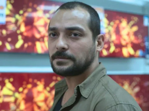 Eduardo Sterblitch na série Os Outros Eduardo Sterblitch na série Os Outros
