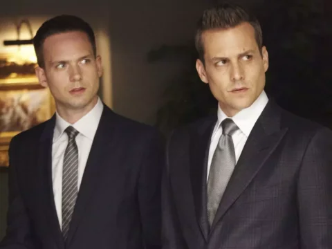 Patrick J. Adams (à esq.) com Gabriel Macht em Suits