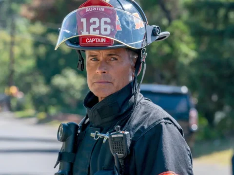 Rob Lowe em cena da série 911: Lone Star, carro-chefe da Fox