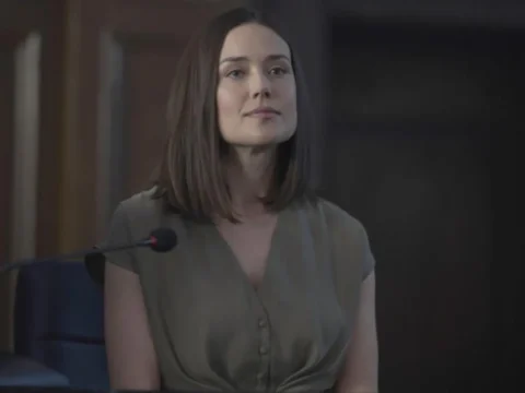 Megan Boone em cena de Acusado