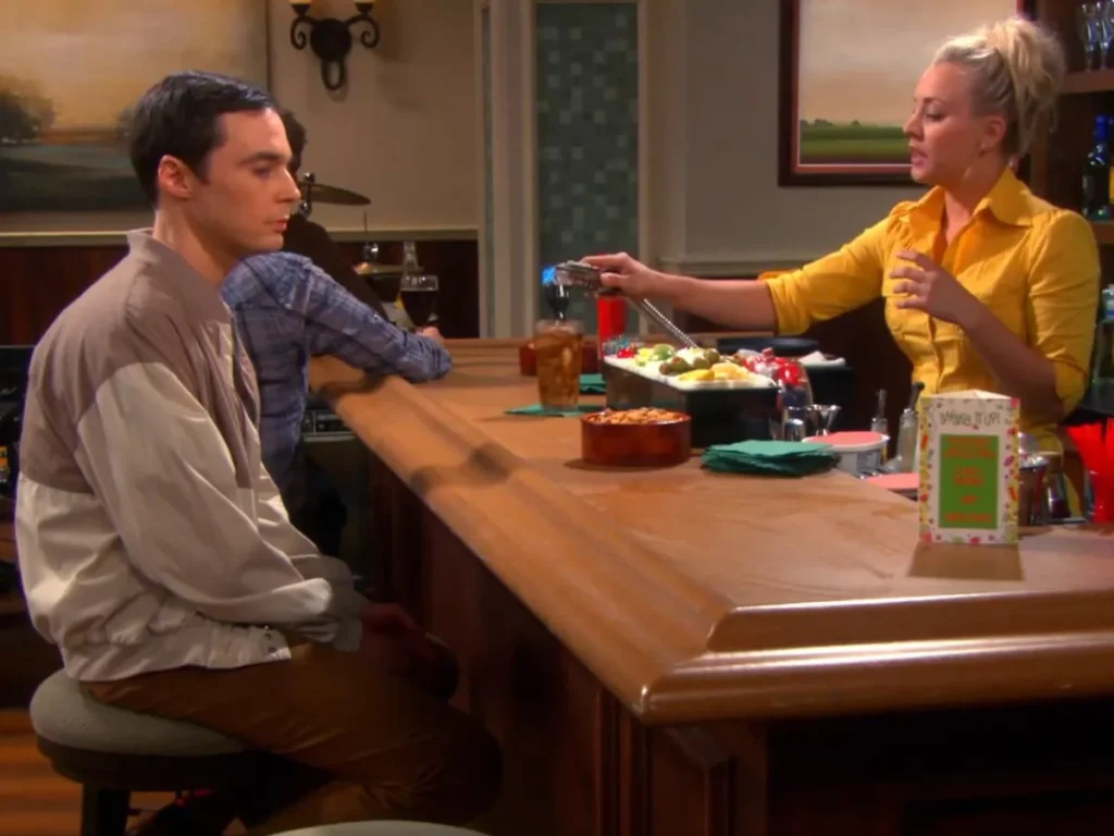 Jim Parsons com Kaley Cuoco em The Big Bang Theory