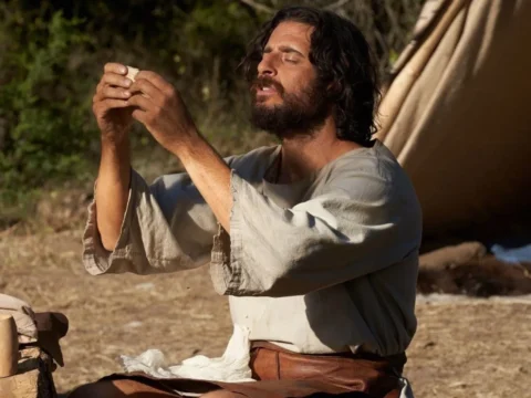 Jonathan Roumie como Jesus na série The Chosen