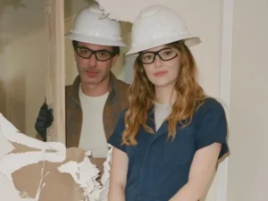 Nathan Fielder com Emma Stone em The Curse