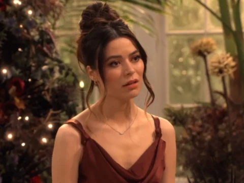 Miranda Cosgrove no último episódio do revival de iCarly Miranda Cosgrove no último episódio do revival de iCarly