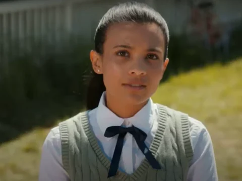 Nikki Rodriguez no trailer de Minha Vida com a Família Walter