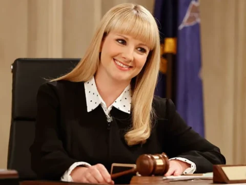 Melissa Rauch na sitcom Tribunal Noturno