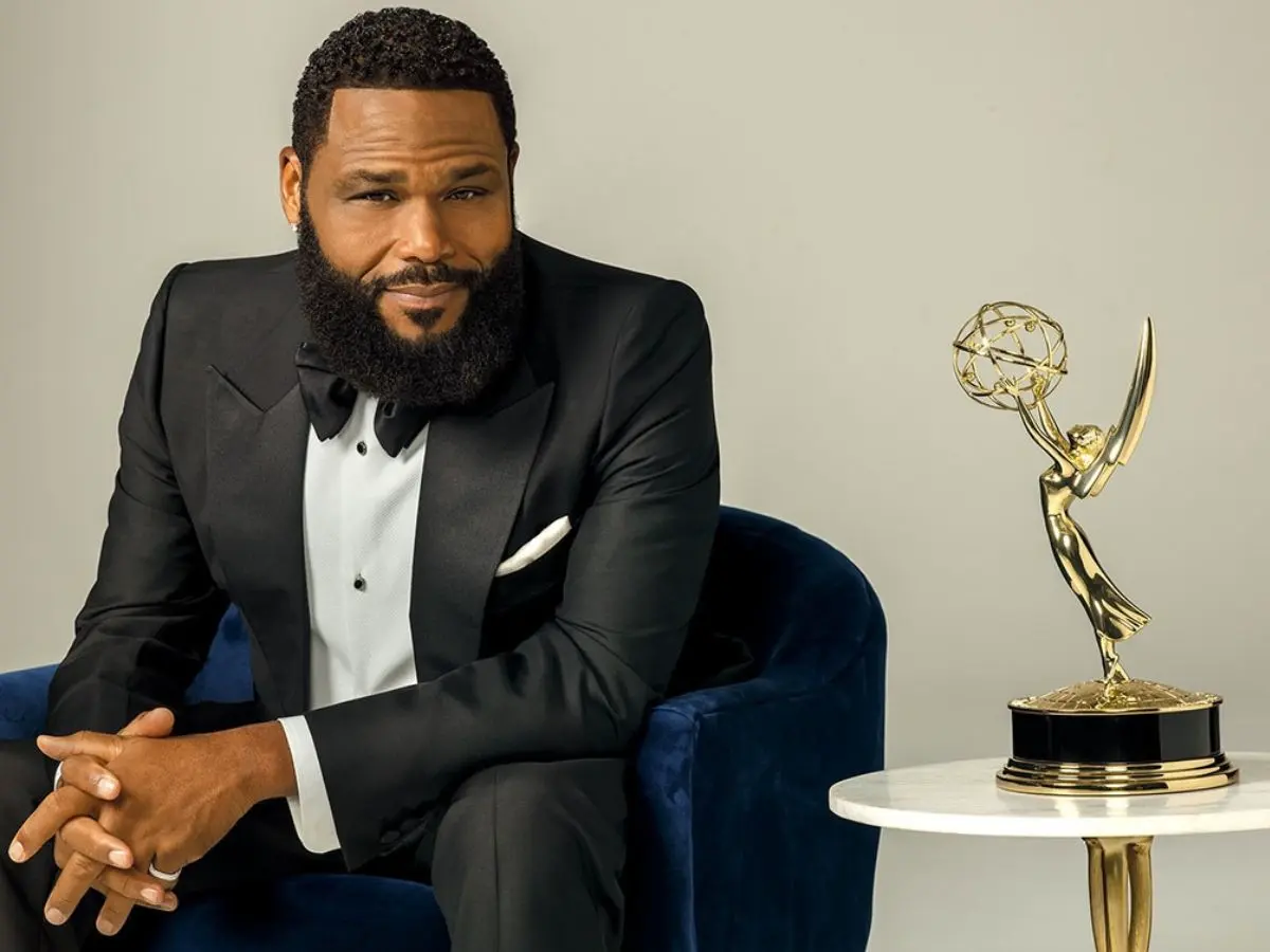 Anthony Anderson em foto promocional do Emmy de 2023