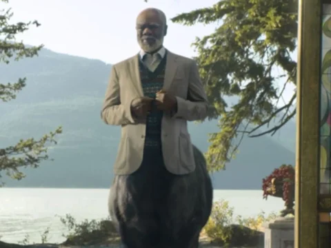 Glynn Turman em cena de Percy Jackson e os Olimpianos Glynn Turman em cena de Percy Jackson e os Olimpianos
