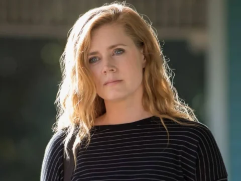 Amy Adams na minissérie Sharp Objects