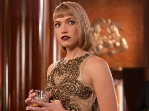 Violett Beane em A Morte Entre Outros Mistérios Violett Beane em A Morte Entre Outros Mistérios