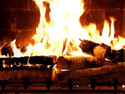 Imagem da lareira em 4K da Netflix (Fireplace for Your Home)