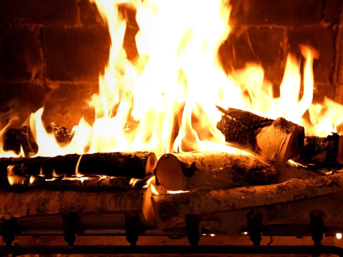 Imagem da lareira em 4k da Netflix (Fireplace for Your Home)