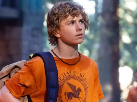 Walker Scobell em cena de Percy Jackson e os Olimpianos Walker Scobell em cena de Percy Jackson e os Olimpianos