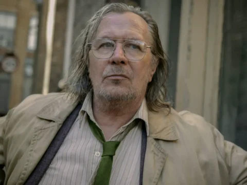 Gary Oldman na 3ª temporada de Slow Horses Gary Oldman na 3ª temporada de Slow Horses