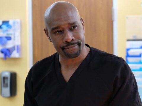 Morris Chestnut como médico na série The Resident