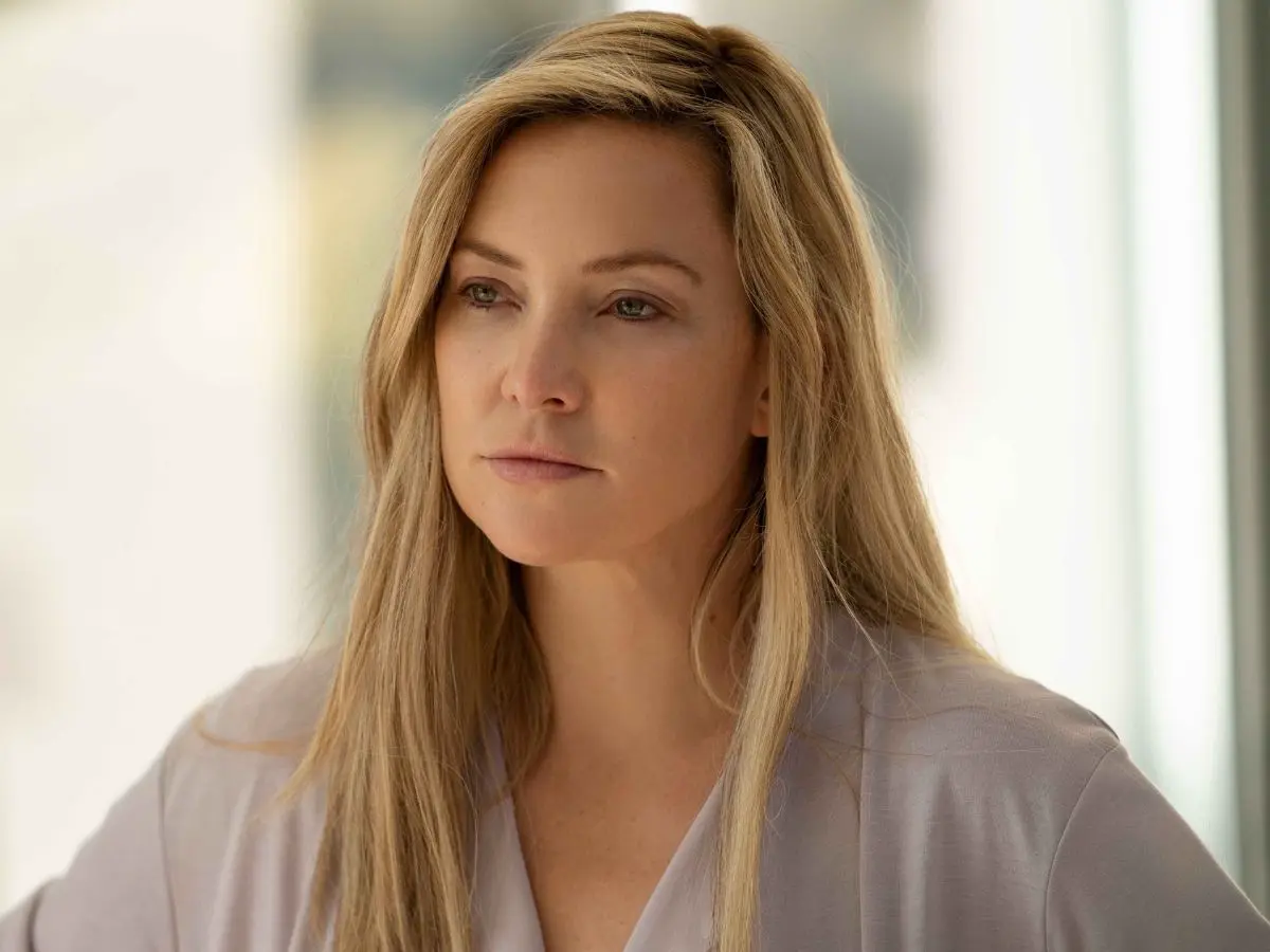 Kate Hudson na série Truth Be Told