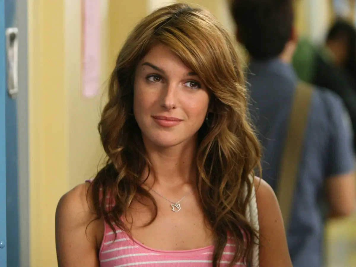 Shenae Grimes em cena de 90210