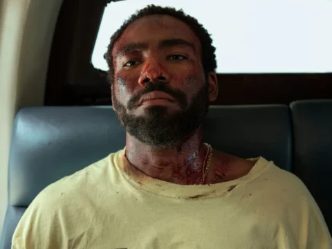 Donald Glover na série Sr. e Sra. Smith